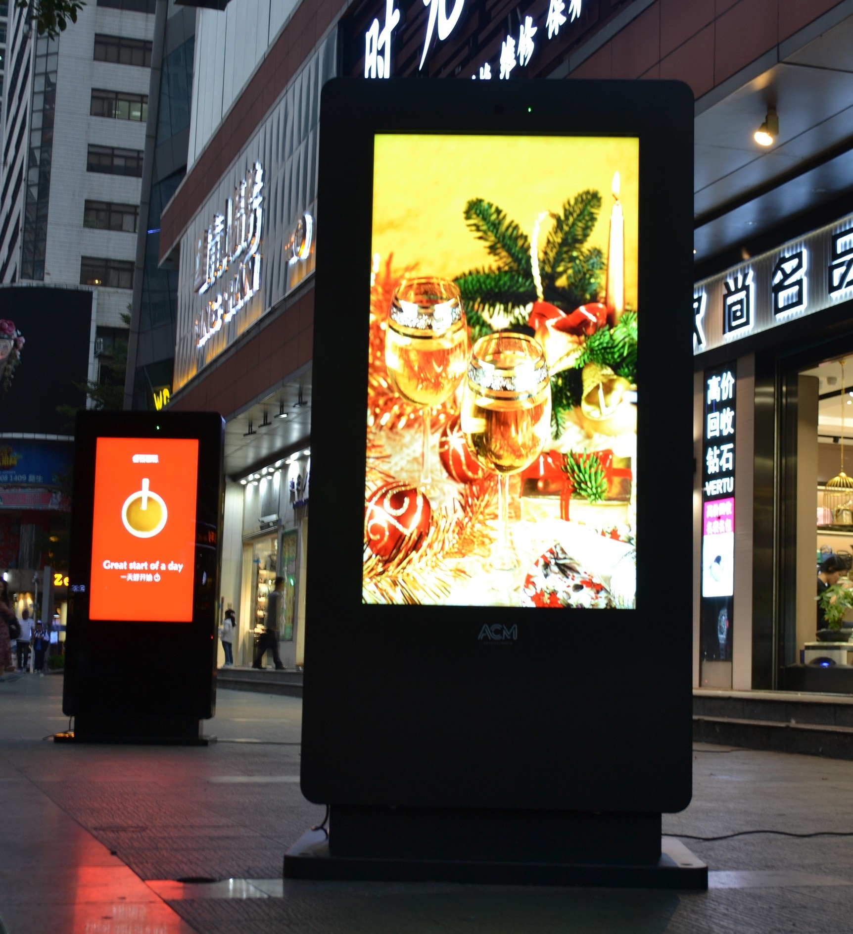 75 Inch LCD Digital Signage Touch Screen Totem 4K UHD Resolution